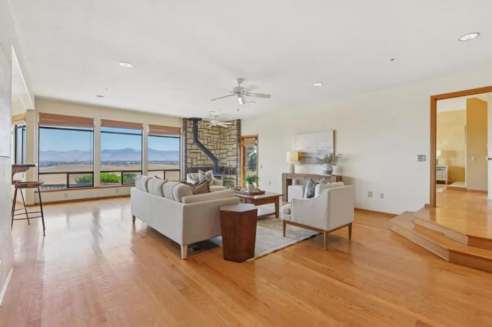 275 Nicholson Drive Hollister, CA 95023