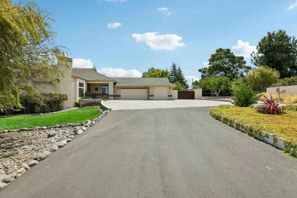 275 Nicholson Drive Hollister, CA 95023