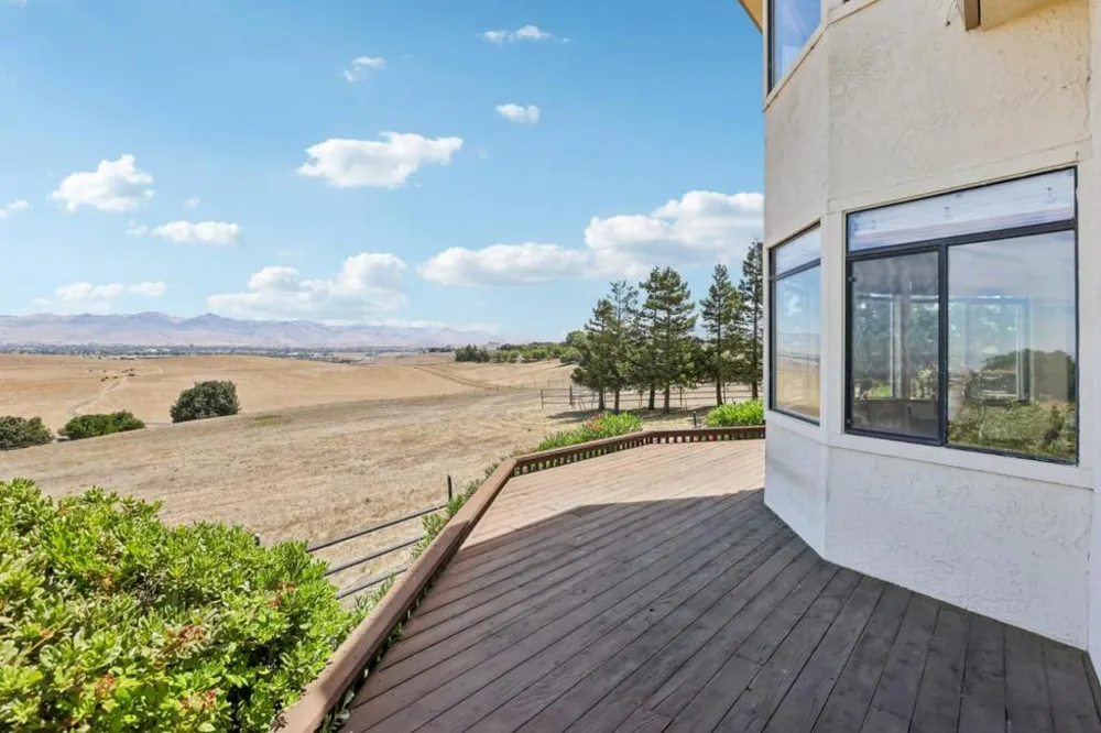 275 Nicholson Drive Hollister, CA 95023