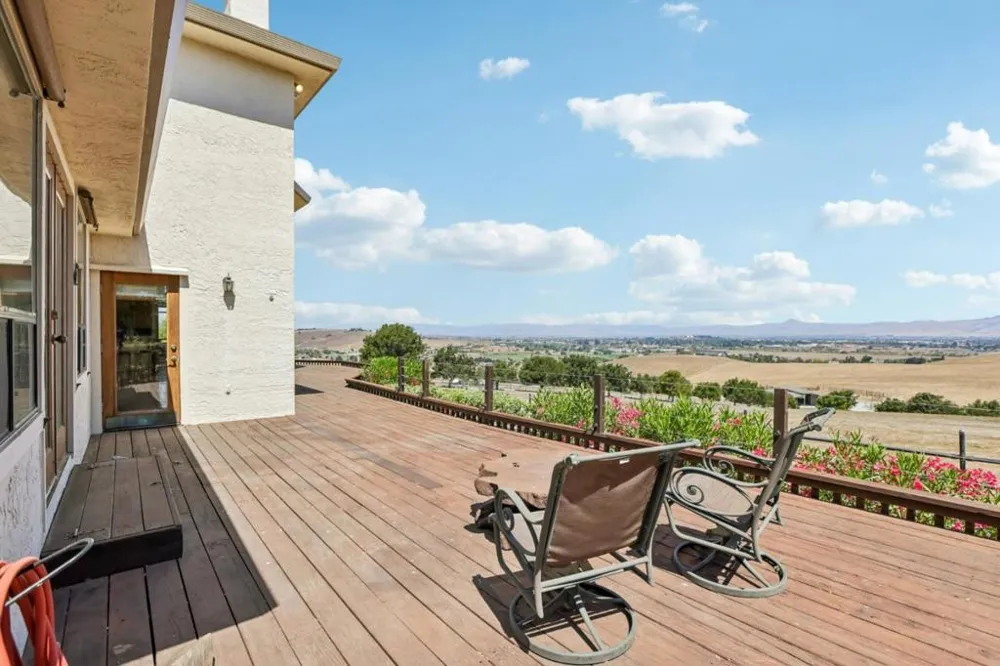275 Nicholson Drive Hollister, CA 95023