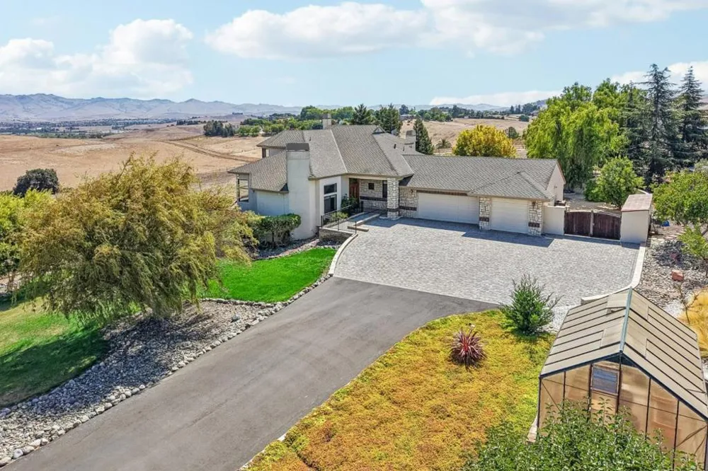 275 Nicholson Drive Hollister, CA 95023