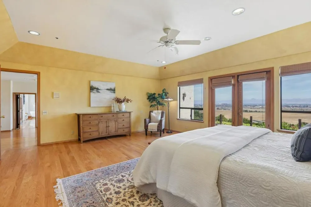 275 Nicholson Drive Hollister, CA 95023