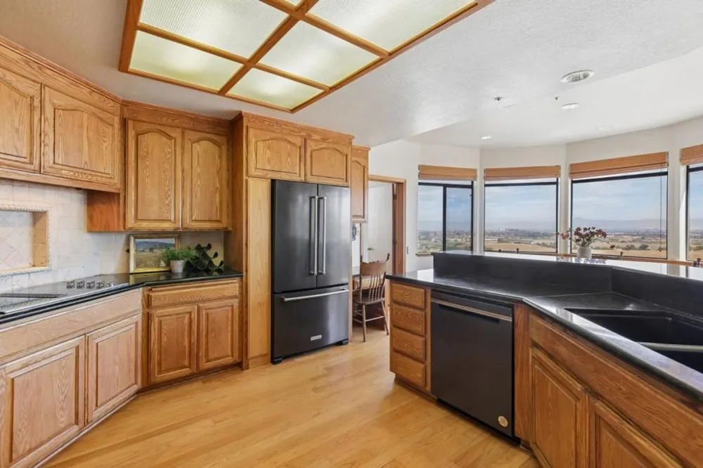 275 Nicholson Drive Hollister, CA 95023