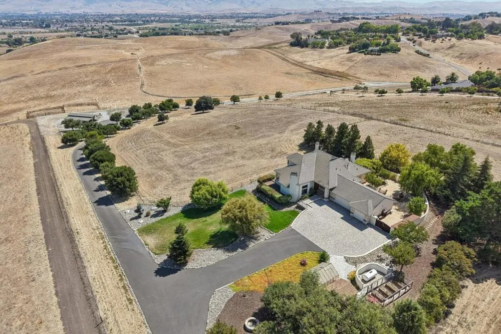 275 Nicholson Drive Hollister, CA 95023