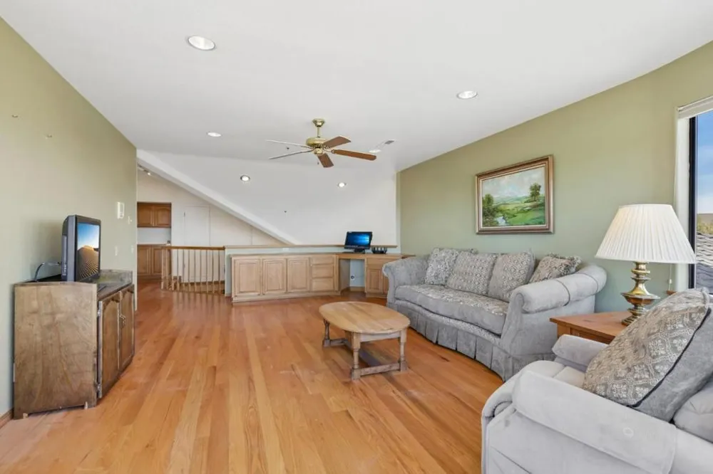 275 Nicholson Drive Hollister, CA 95023