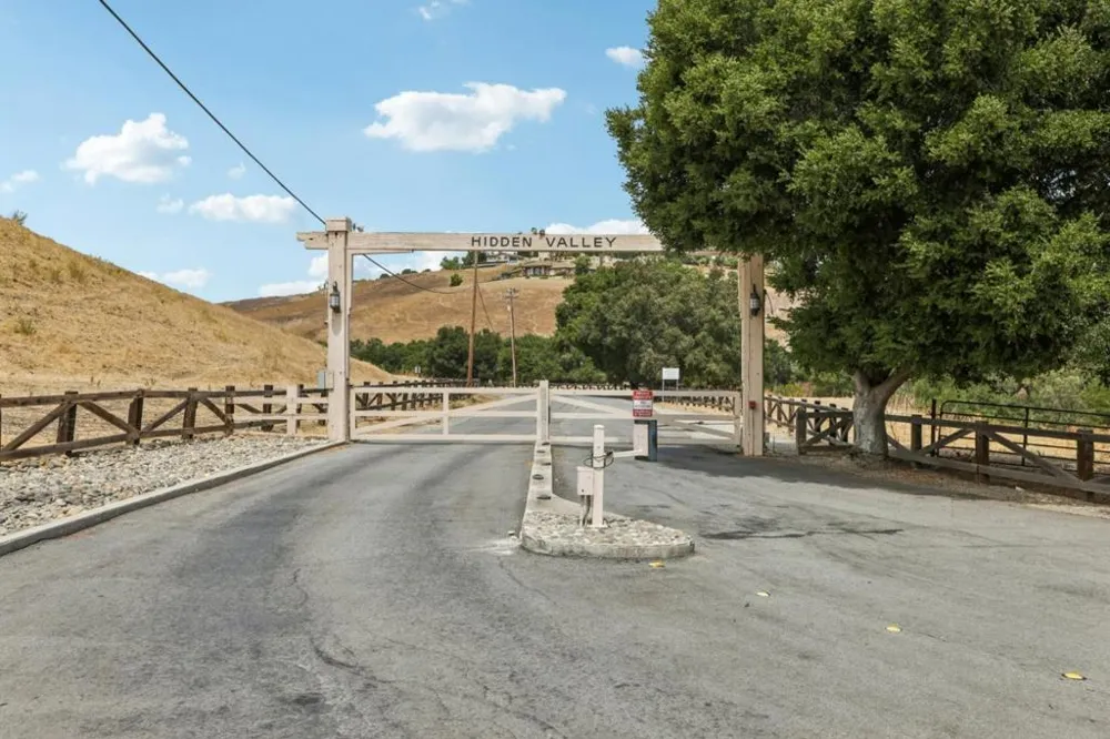 275 Nicholson Drive Hollister, CA 95023