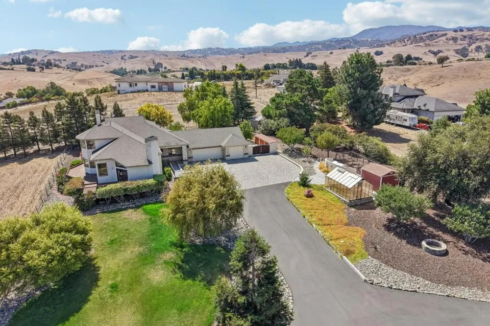 275 Nicholson Drive Hollister, CA 95023