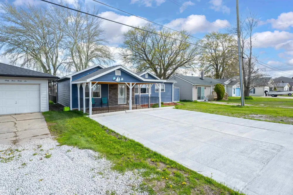 6334 Marina Drive Clay Township, MI 48001