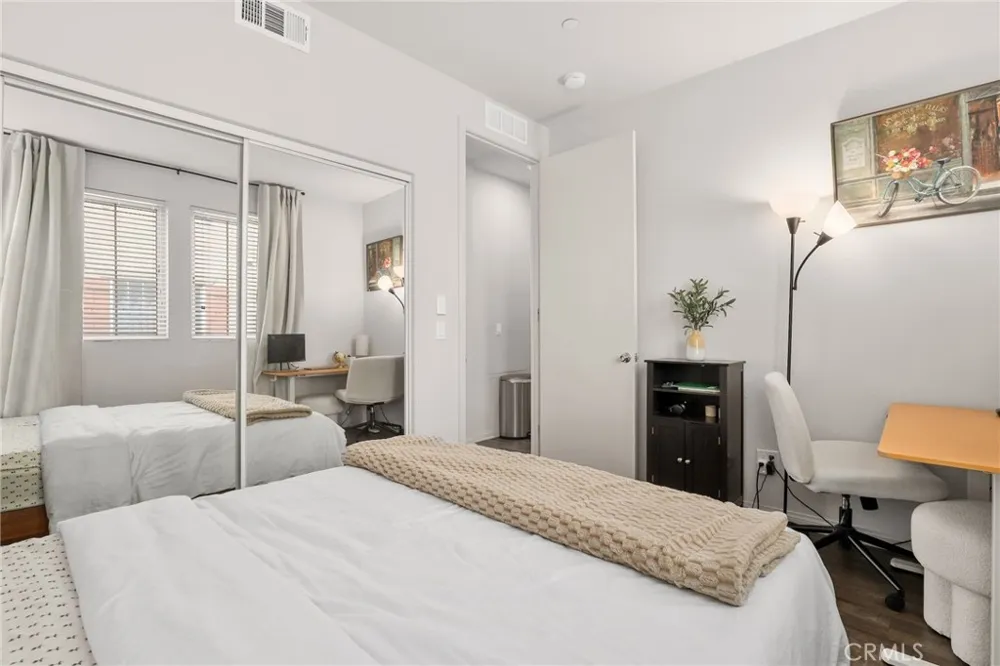 14104 W Birch Lane Van Nuys, CA 91405