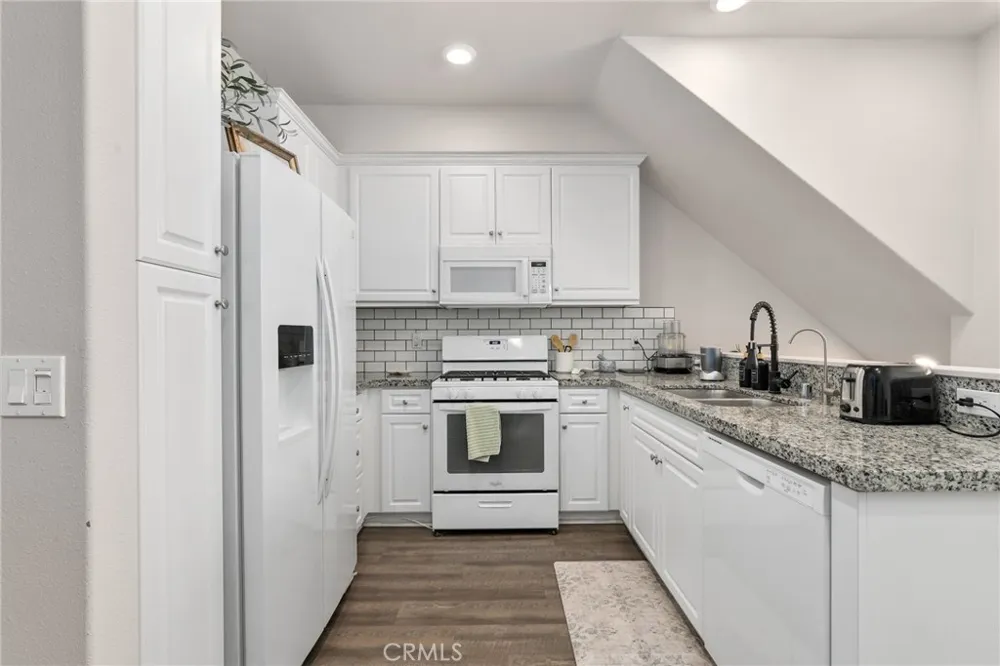 14104 W Birch Lane Van Nuys, CA 91405