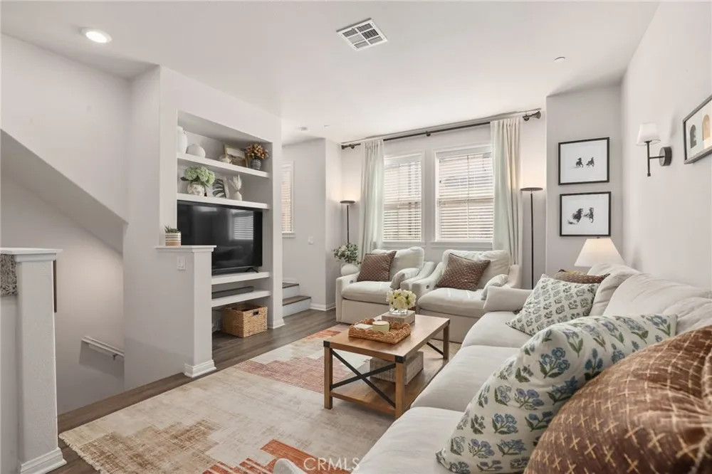 14104 W Birch Lane Van Nuys, CA 91405
