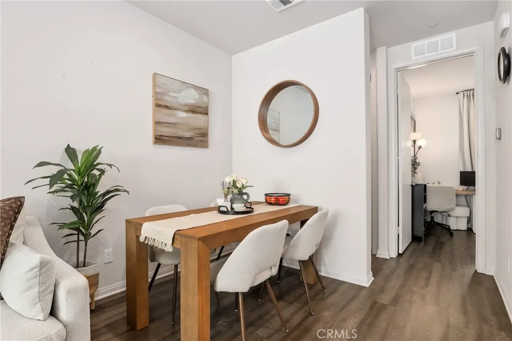 14104 W Birch Lane Van Nuys, CA 91405