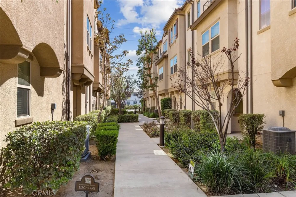 14104 W Birch Lane Van Nuys, CA 91405