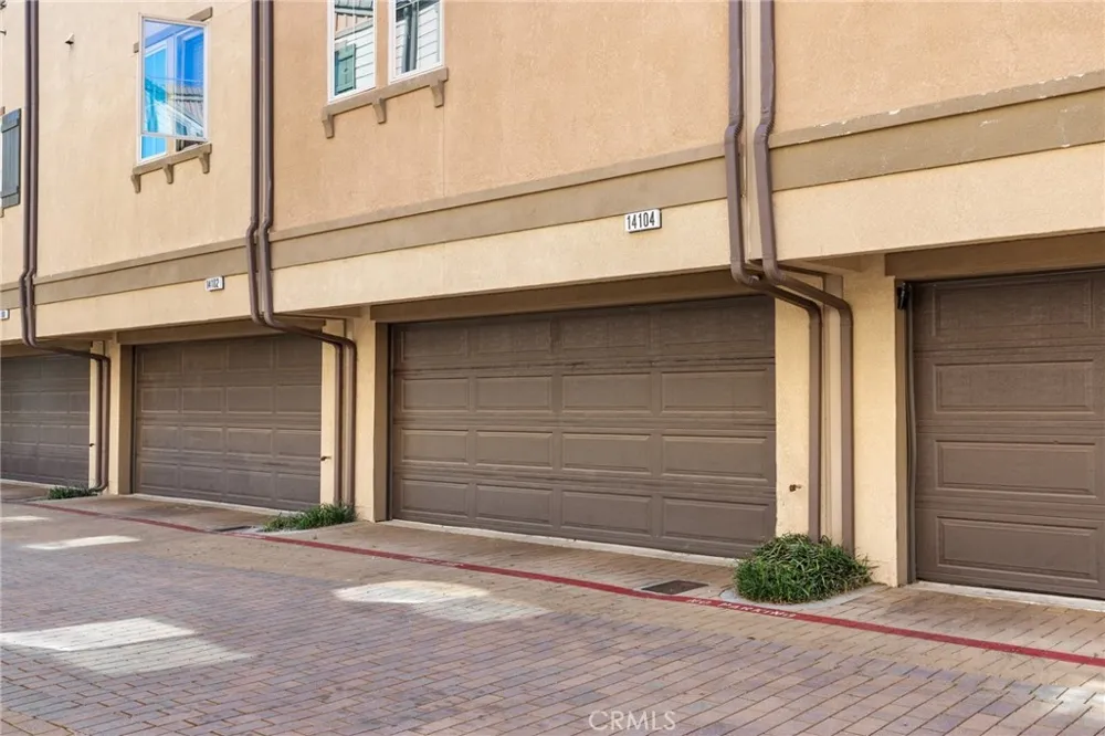 14104 W Birch Lane Van Nuys, CA 91405