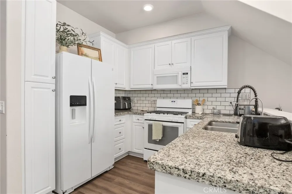 14104 W Birch Lane Van Nuys, CA 91405