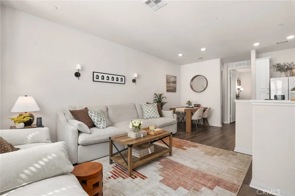 14104 W Birch Lane Van Nuys, CA 91405