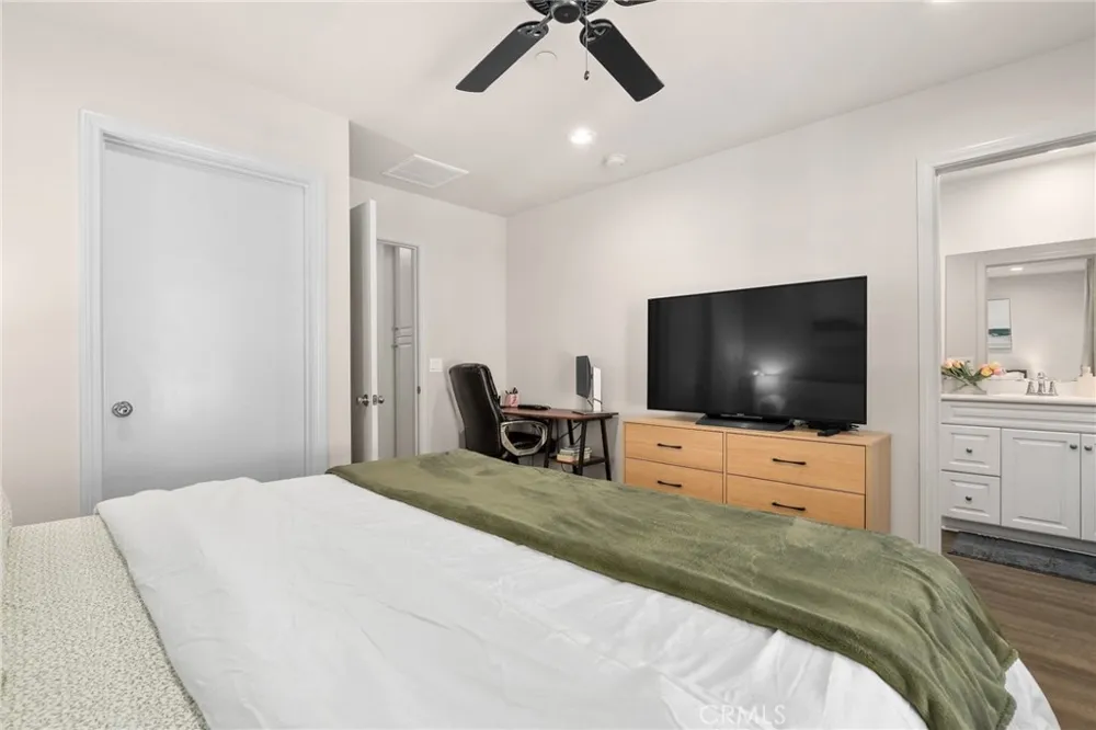 14104 W Birch Lane Van Nuys, CA 91405
