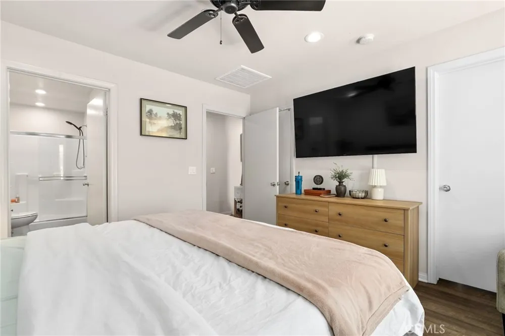 14104 W Birch Lane Van Nuys, CA 91405