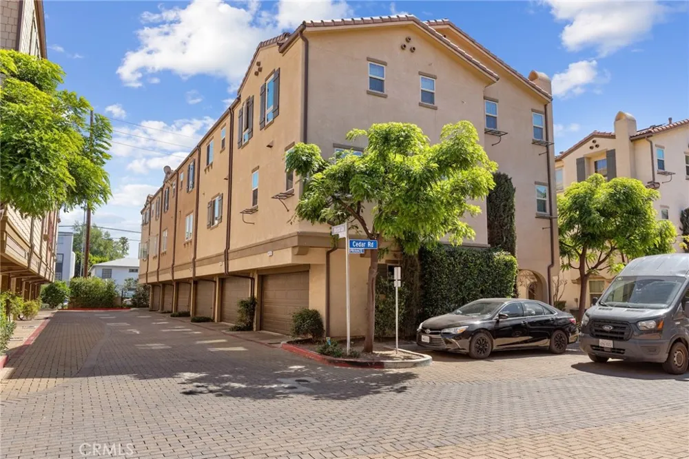 14104 W Birch Lane Van Nuys, CA 91405