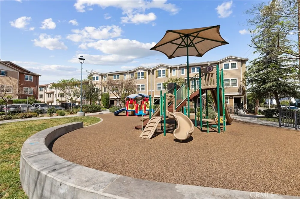 14104 W Birch Lane Van Nuys, CA 91405