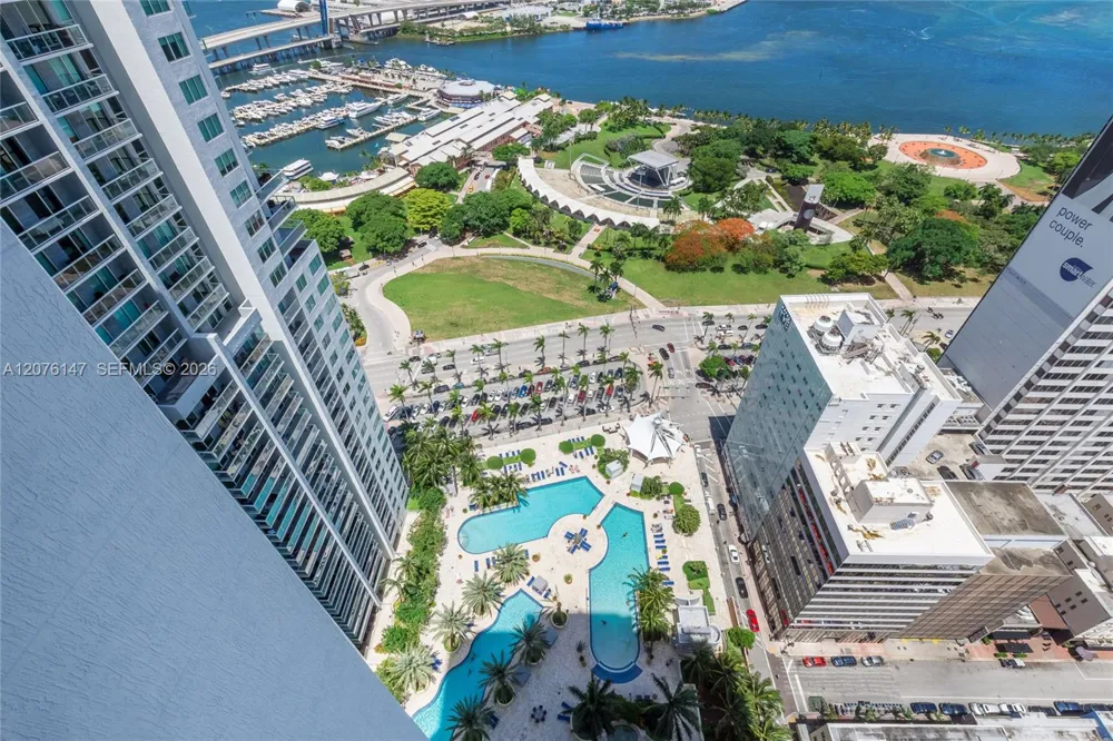 253 NE 2nd St #3805 Miami, FL 33132