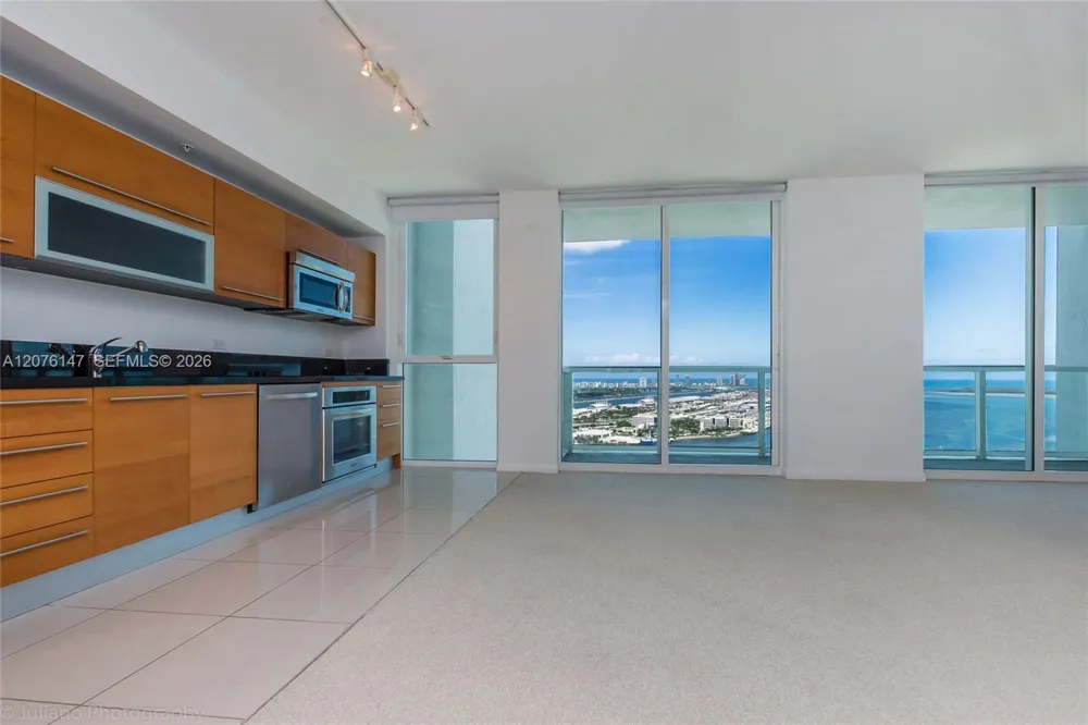 253 NE 2nd St #3805 Miami, FL 33132