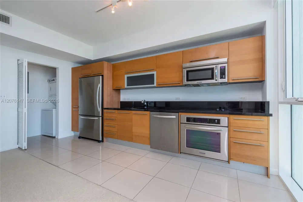 253 NE 2nd St #3805 Miami, FL 33132