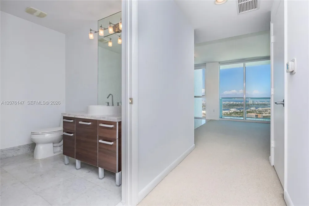 253 NE 2nd St #3805 Miami, FL 33132