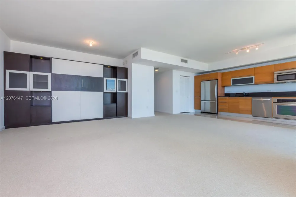 253 NE 2nd St #3805 Miami, FL 33132