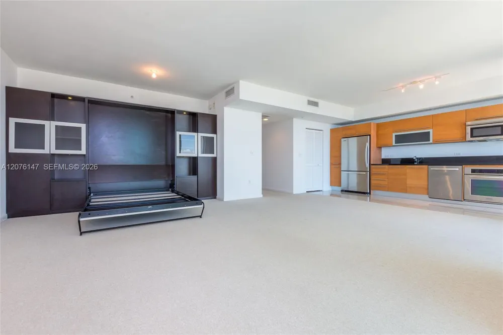 253 NE 2nd St #3805 Miami, FL 33132
