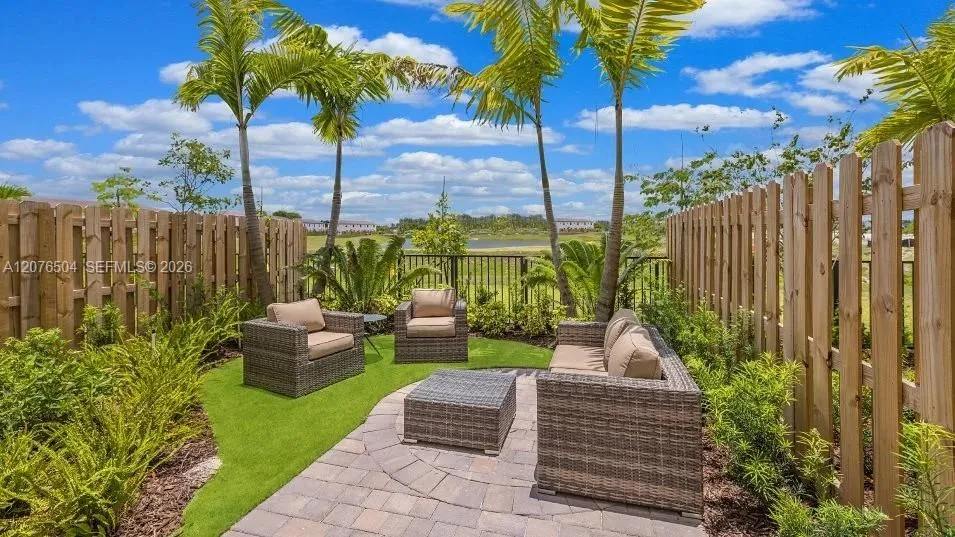 2584 SE 25 RD Homestead, FL 33035