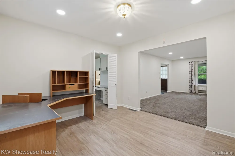 7125 Ridgewood Road Springfield Charter Township, MI 48346