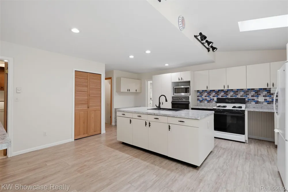 7125 Ridgewood Road Springfield Charter Township, MI 48346