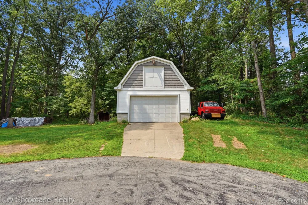 7125 Ridgewood Road Springfield Charter Township, MI 48346