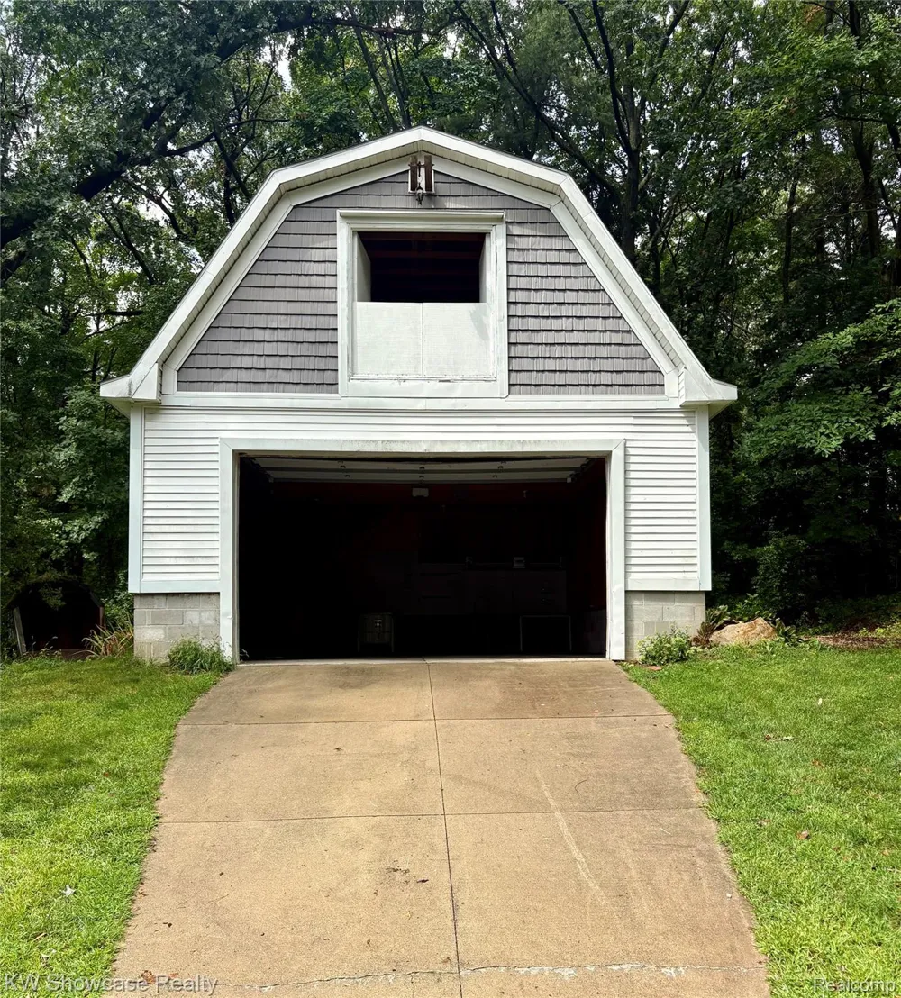 7125 Ridgewood Road Springfield Charter Township, MI 48346