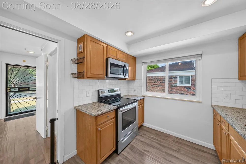 24220 Scotia Road Oak Park City, MI 48237