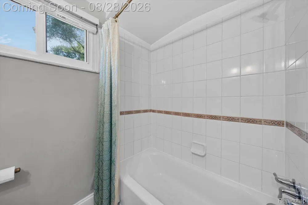 24220 Scotia Road Oak Park City, MI 48237