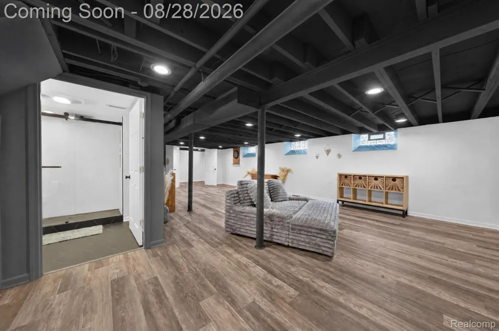 24220 Scotia Road Oak Park City, MI 48237