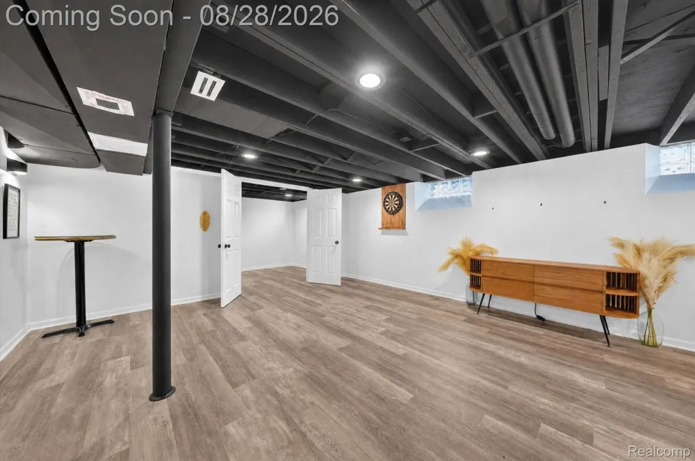 24220 Scotia Road Oak Park City, MI 48237