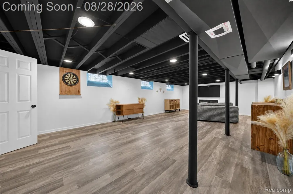 24220 Scotia Road Oak Park City, MI 48237
