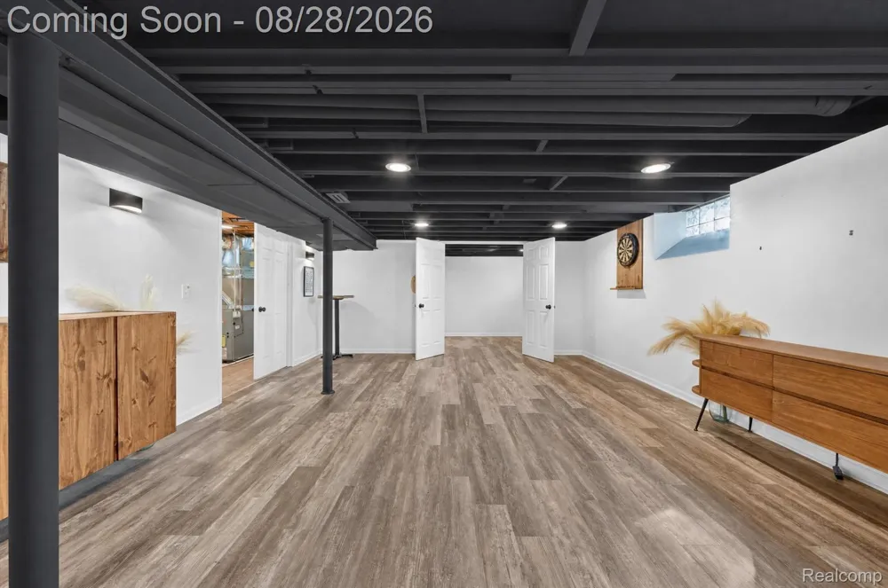 24220 Scotia Road Oak Park City, MI 48237