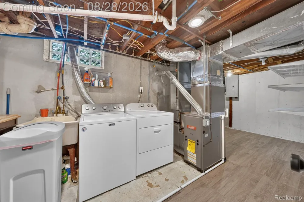 24220 Scotia Road Oak Park City, MI 48237