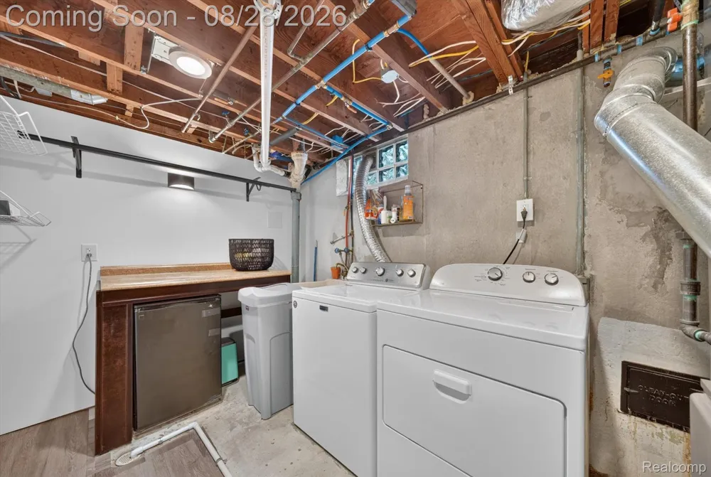 24220 Scotia Road Oak Park City, MI 48237