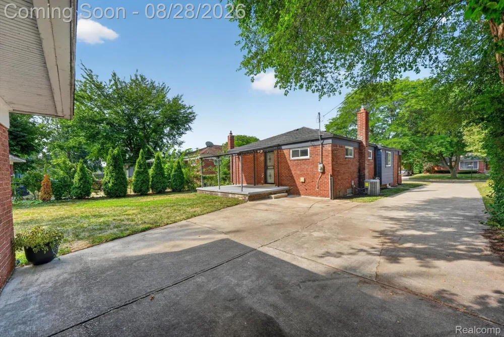 24220 Scotia Road Oak Park City, MI 48237