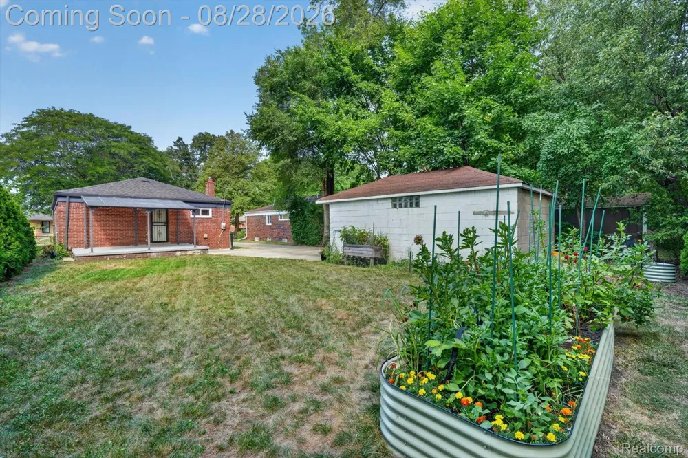 24220 Scotia Road Oak Park City, MI 48237