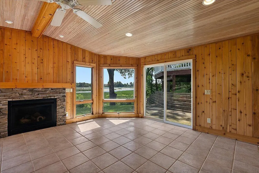 114 River Hills Drive Holland Charter Township, MI 49424