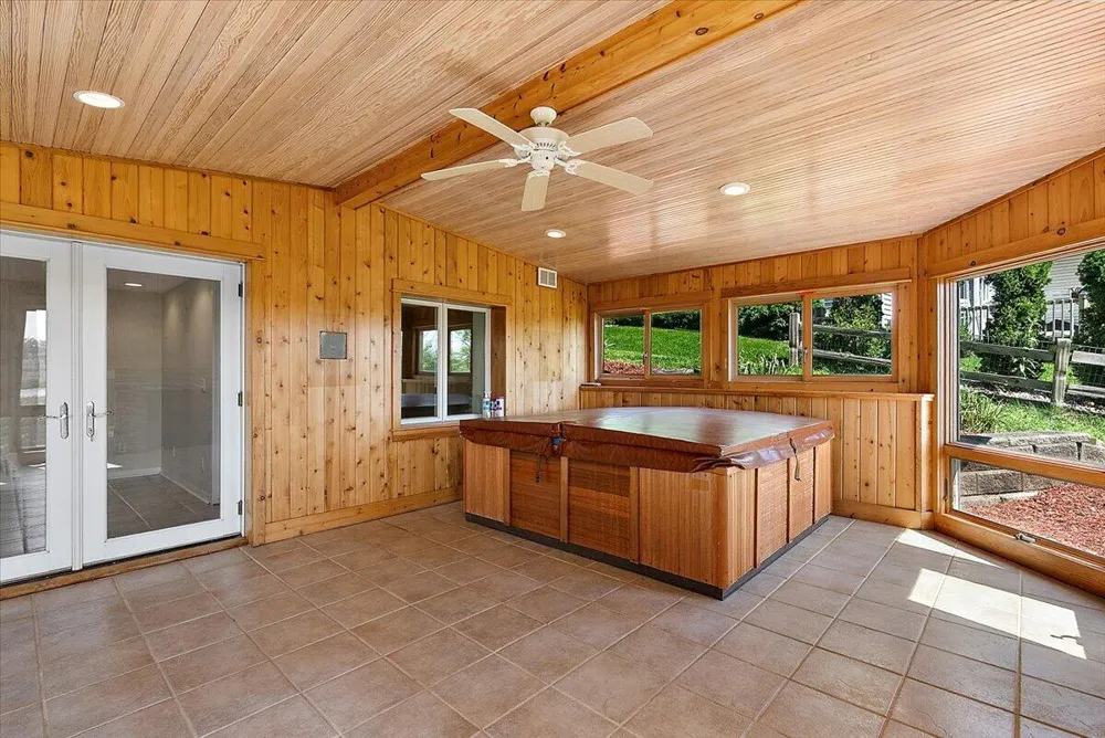 114 River Hills Drive Holland Charter Township, MI 49424