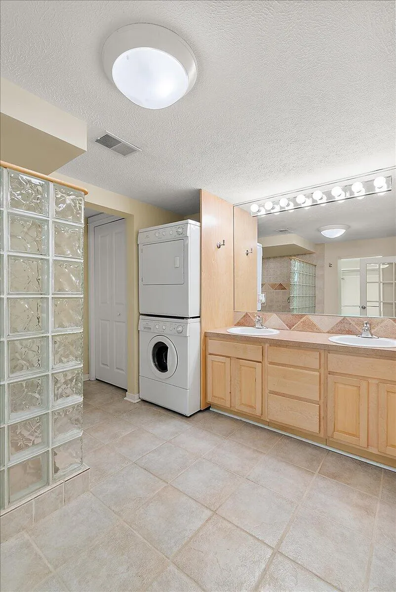 114 River Hills Drive Holland Charter Township, MI 49424