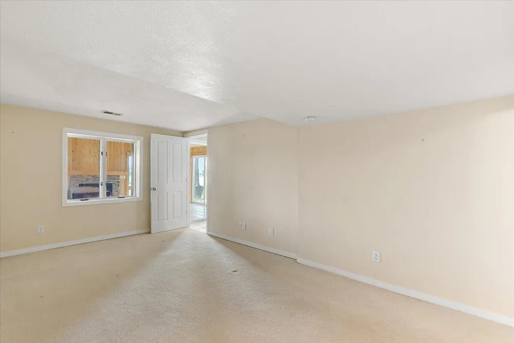 114 River Hills Drive Holland Charter Township, MI 49424