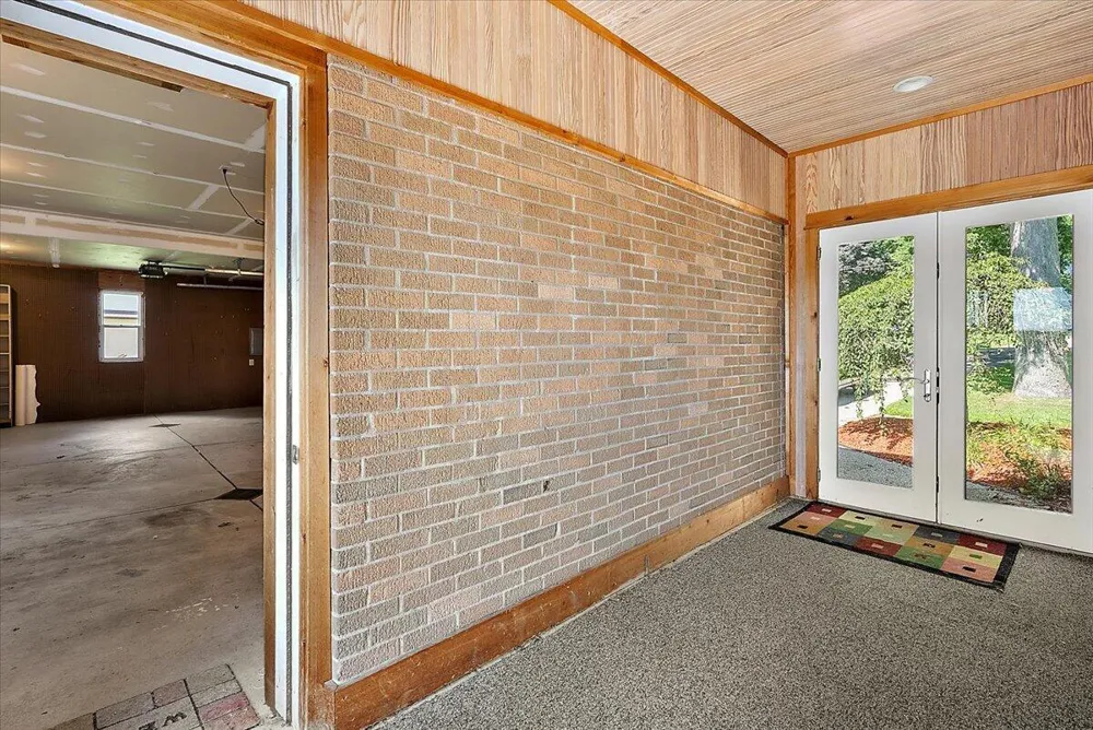 114 River Hills Drive Holland Charter Township, MI 49424